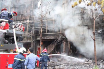 Toàn cảnh vụ cháy quán karaoke khiến 13 người tử vong trên đường Trần Thái Tông
