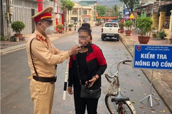 Đi xe đạp vi phạm nồng độ cồn, một phụ nữ ở Sơn La bị xử phạt